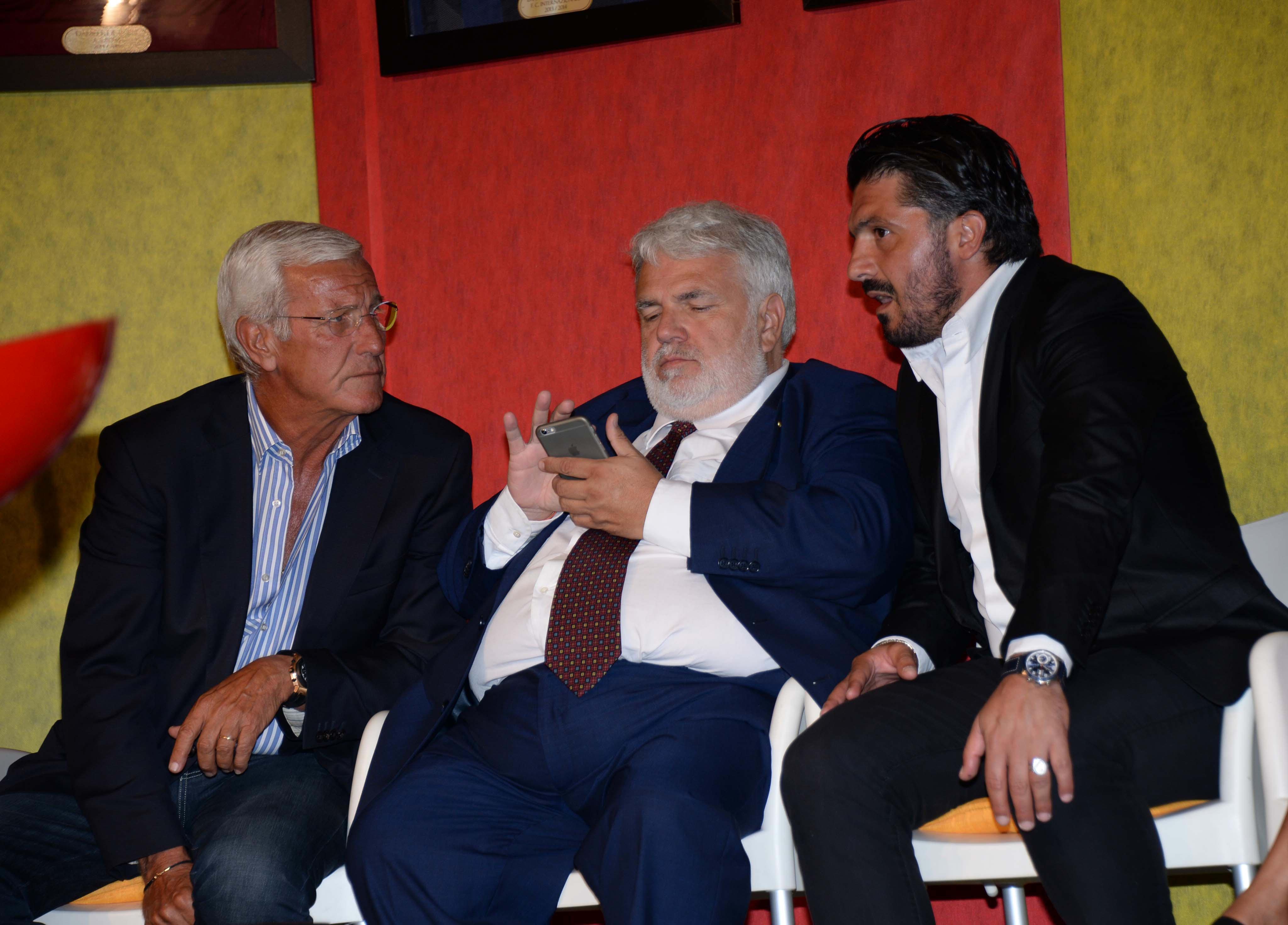 Gattuso e Lippi sul palco a Cascina con il giornalista Roberto Perrone  (Franco Silvi) 