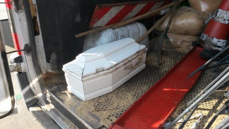 La bara ritrovata lungo il Romito 