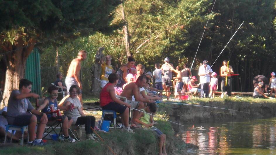 Esche, mulinelli e... bomboloni: è festa per più di 60 ragazzi