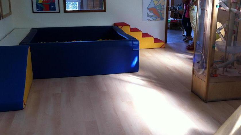 All’asilo Il Pinocchio nuovo look col parquet donato da un’azienda