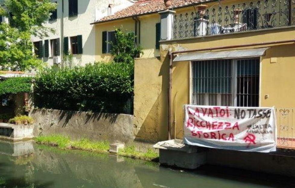Tassa sui lavatoi, sale la protesta 