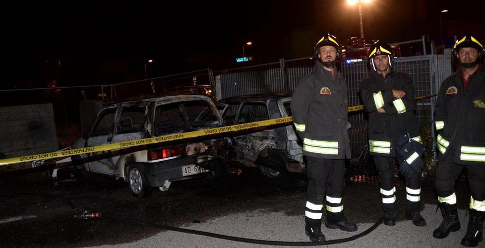 Trovato carbonizzato nell’auto in fiamme 