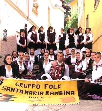 Il gruppo folk festeggia in tournée a Ostia i 2 anni di vita