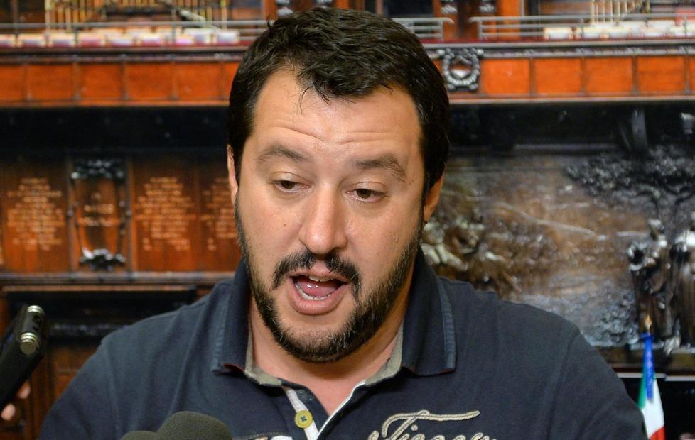 Salvini spiazzato insulta Renzi: «Un verme» 