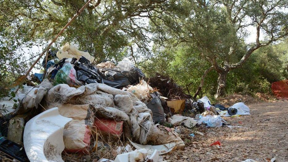 Bidighinzu, discarica a cielo aperto e pericolo di incendi