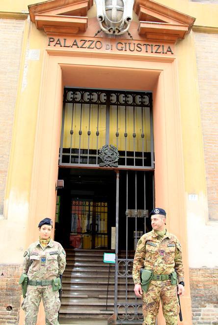 Raffica di furti: convalidati tutti gli arresti della polizia