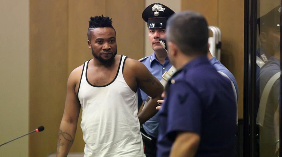 Una guerriglia col machete Tutta colpa della fidanzata 