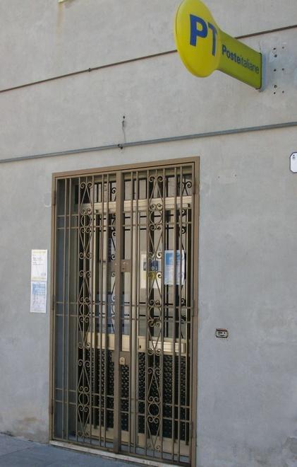 Chiusura delle Poste a Casoni di Luzzara Protesta degli anziani 