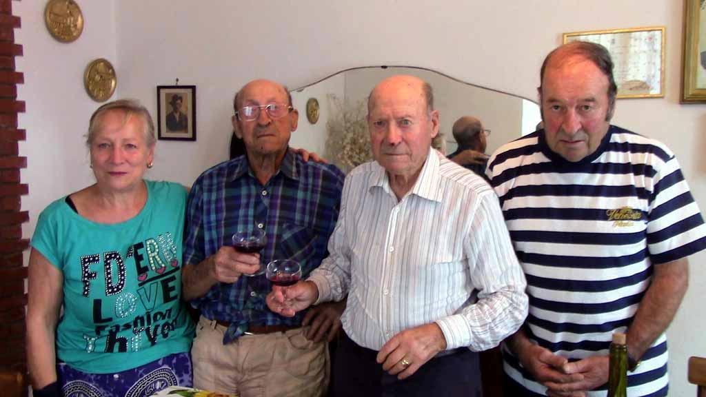 I gemelli Gino e Innocente Tozzi tra i figli brindano al vicinissimo traguardo dei 100 anni