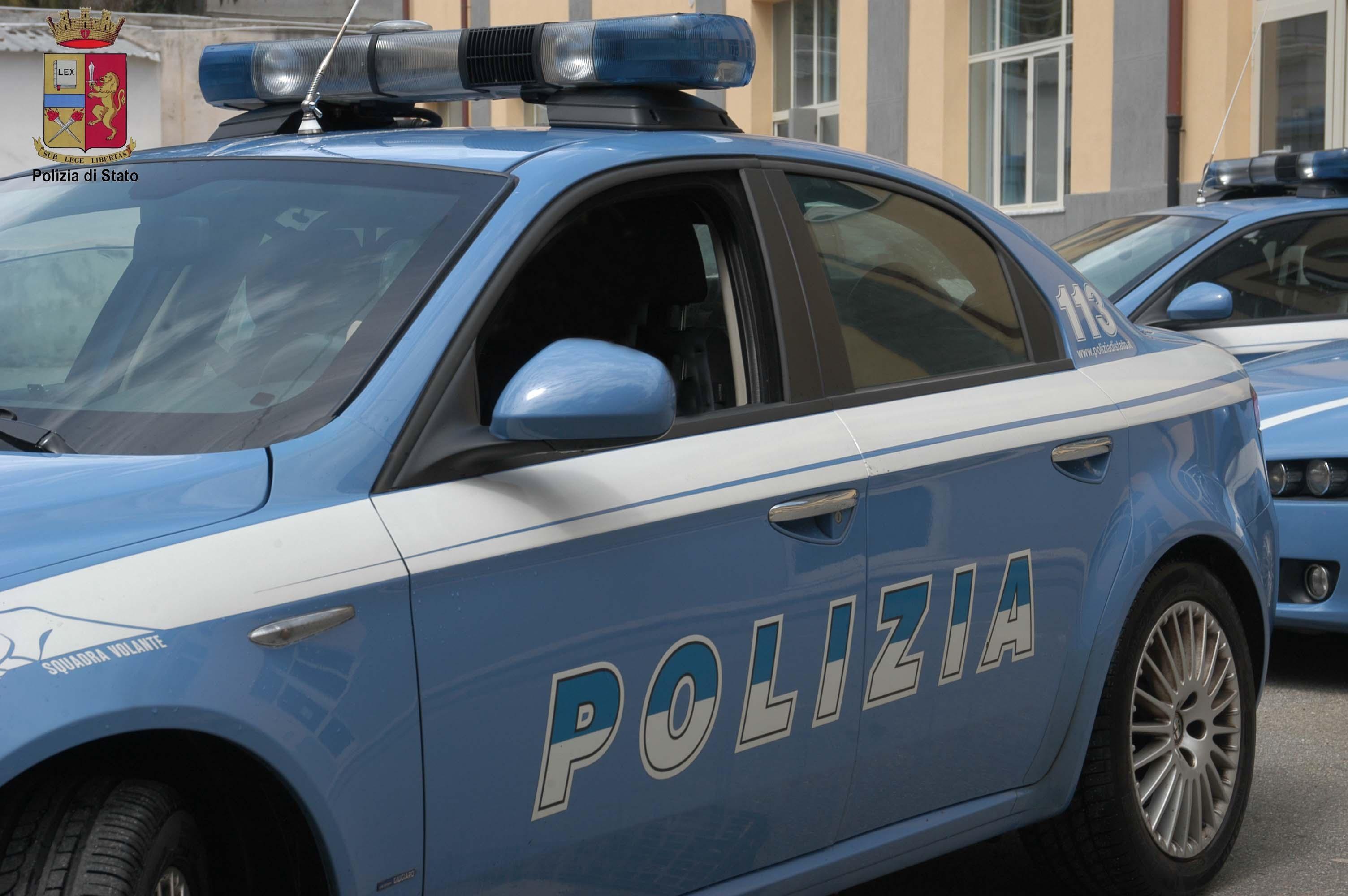 Un'auto della polizia