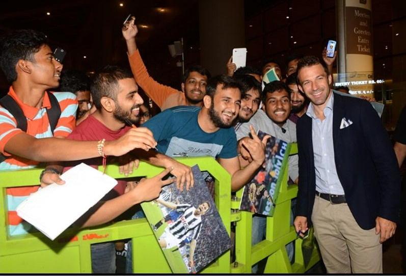 Del Piero testimonial delle nuove Vespa vendute in India 