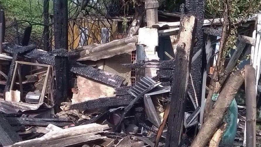 Esplode una bombola vigili salvi per miracolo