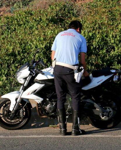 Scontro tra auto e moto, ferito centauro