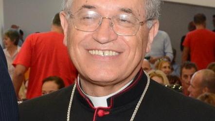 Il vescovo: «Censiremo tutti i locali da dare ai migranti»