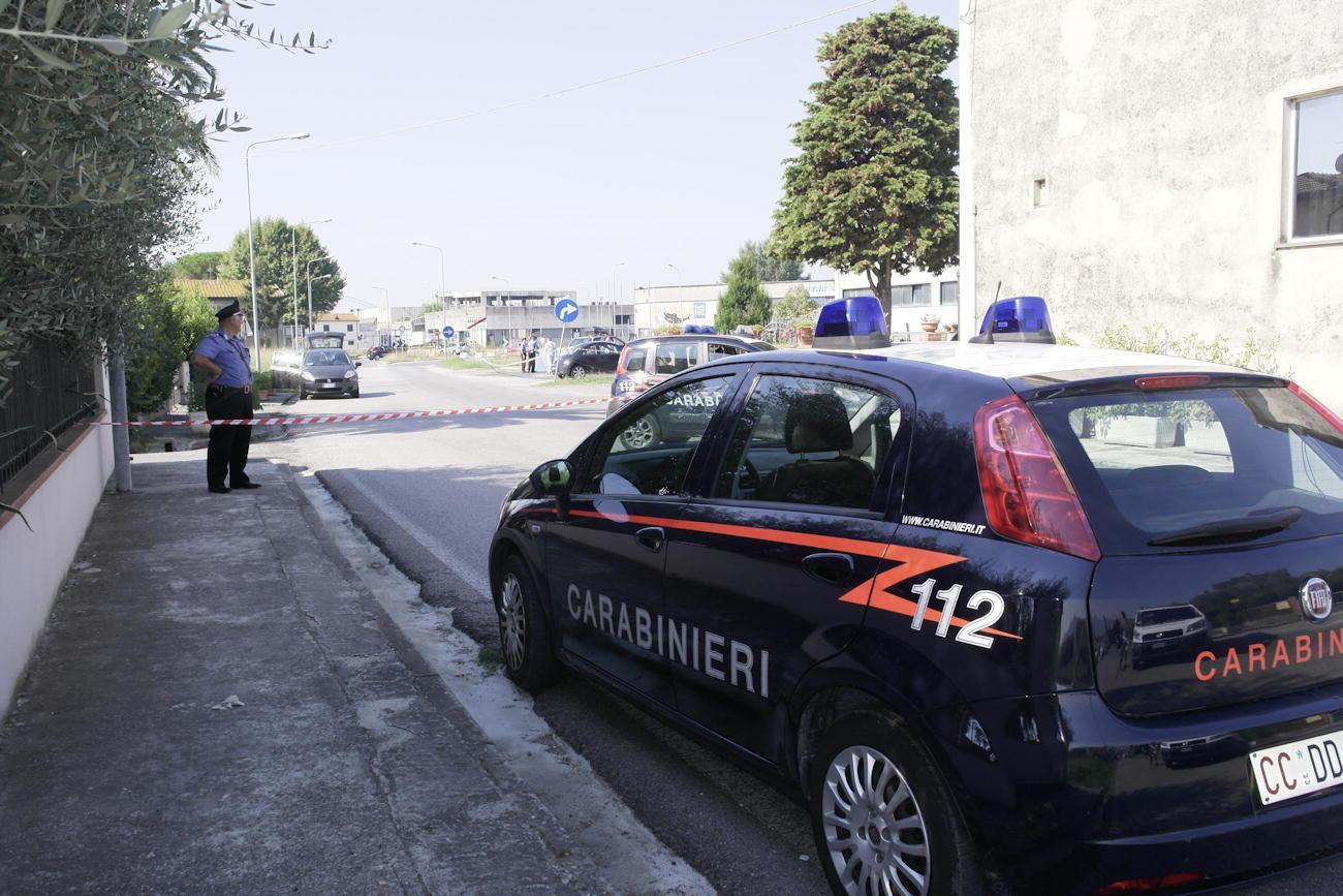 Ai domiciliari per droga, si attacca abusivamente all'Enel