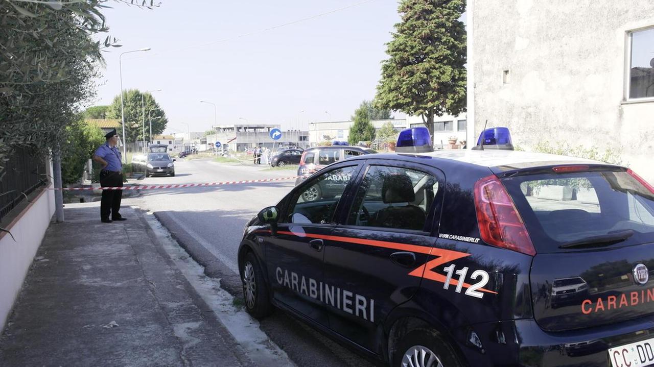Ai domiciliari per droga, si attacca abusivamente all'Enel