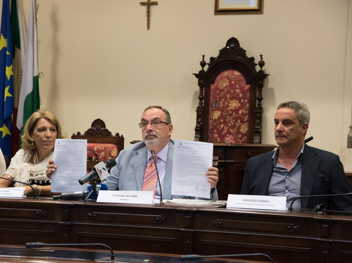 Il sindaco Stefano Delunas presenta i due nuovi assessori Elisabetta Cossu e Maurizio Congiu
