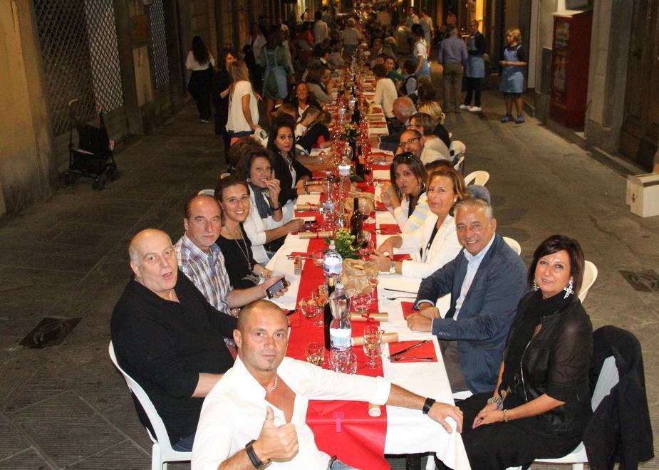 Tutti a cena in via del Serraglio