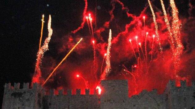 Corteggio spezzato nel finale: proteste Ecco i motivi del crac