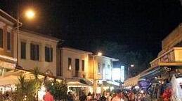 Negozi chiusi la sera Polemica anche la Confcommercio