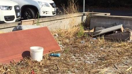 Cantiere chiuso da anni «Ormai è una discarica»