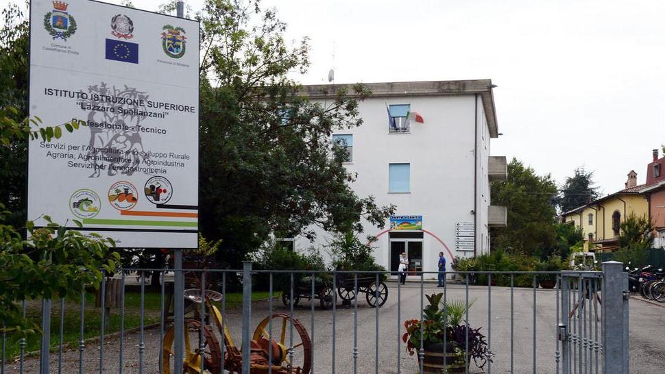 Studenti-cuochi alla Festa Bufera bipartisan sul Pd