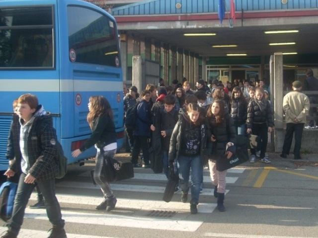 Scuola, calo di iscrizioni e i servizi sono a rischio»