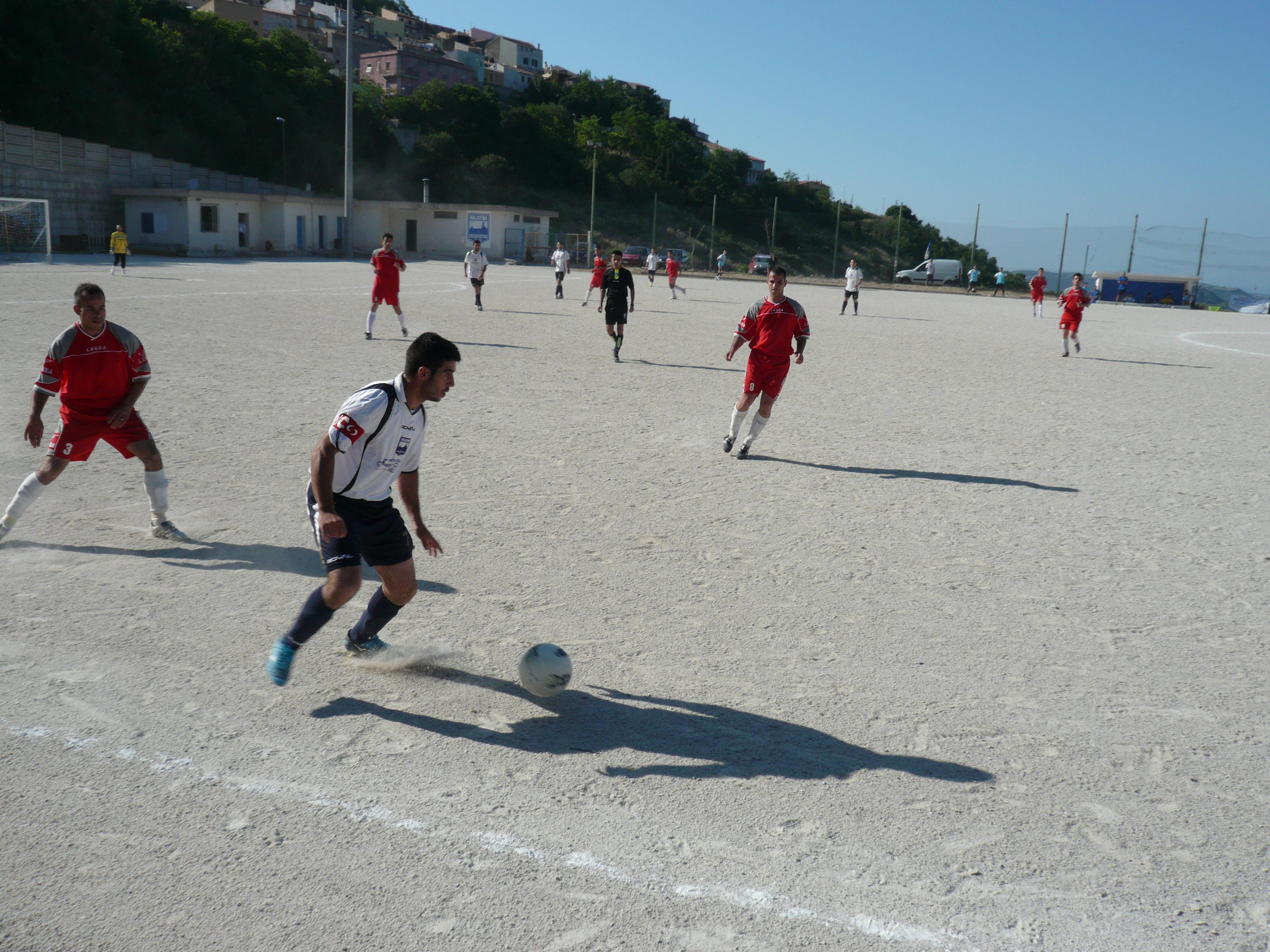 Una partita di calcio di un campionato dilettantistico