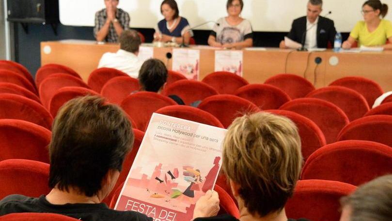 Festa del commercio in stile Hollywood