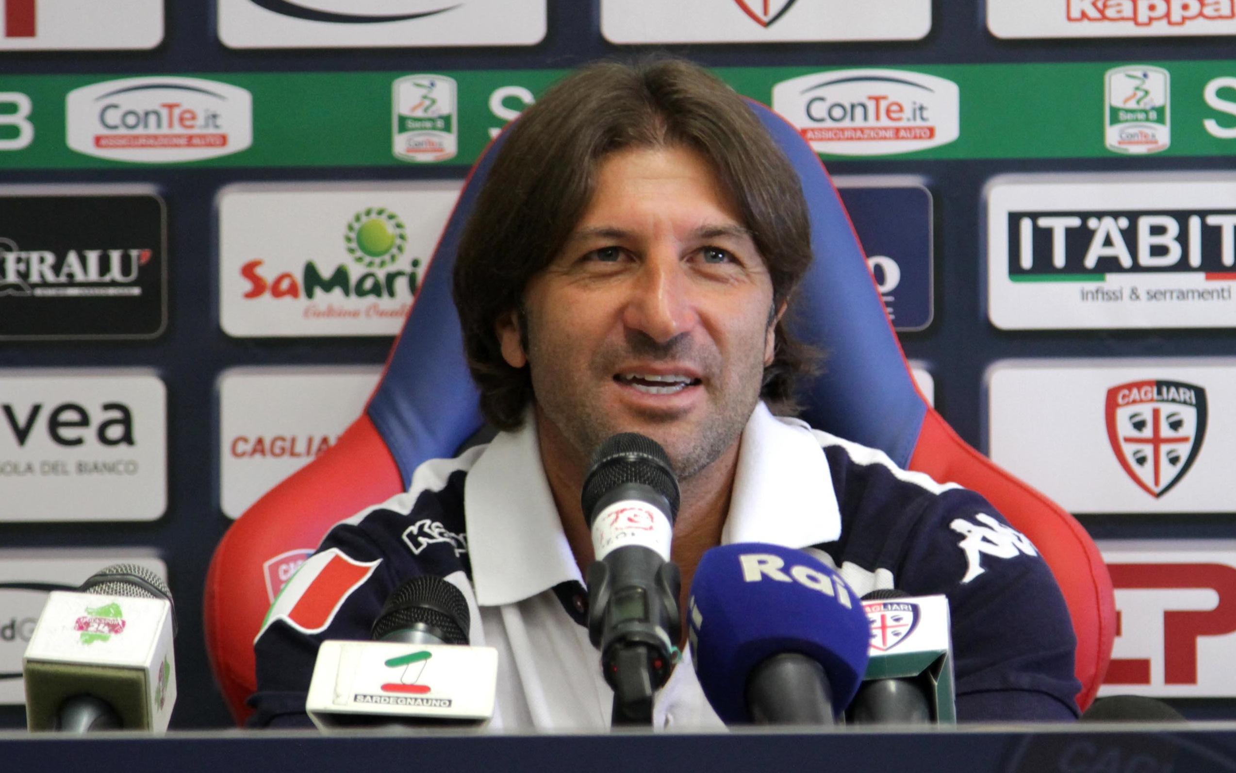 L'allenatore del Cagliari Massimo Rastelli