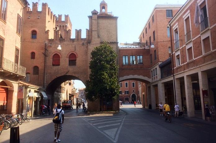 "Picchiati solo perché gay"