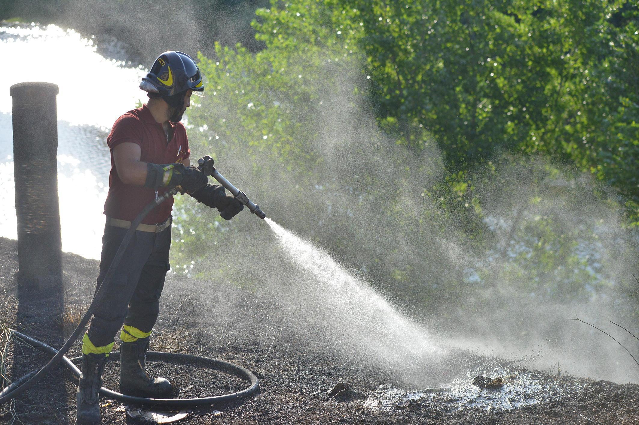 Vigili del fuoco in azione (foto d'archivio)