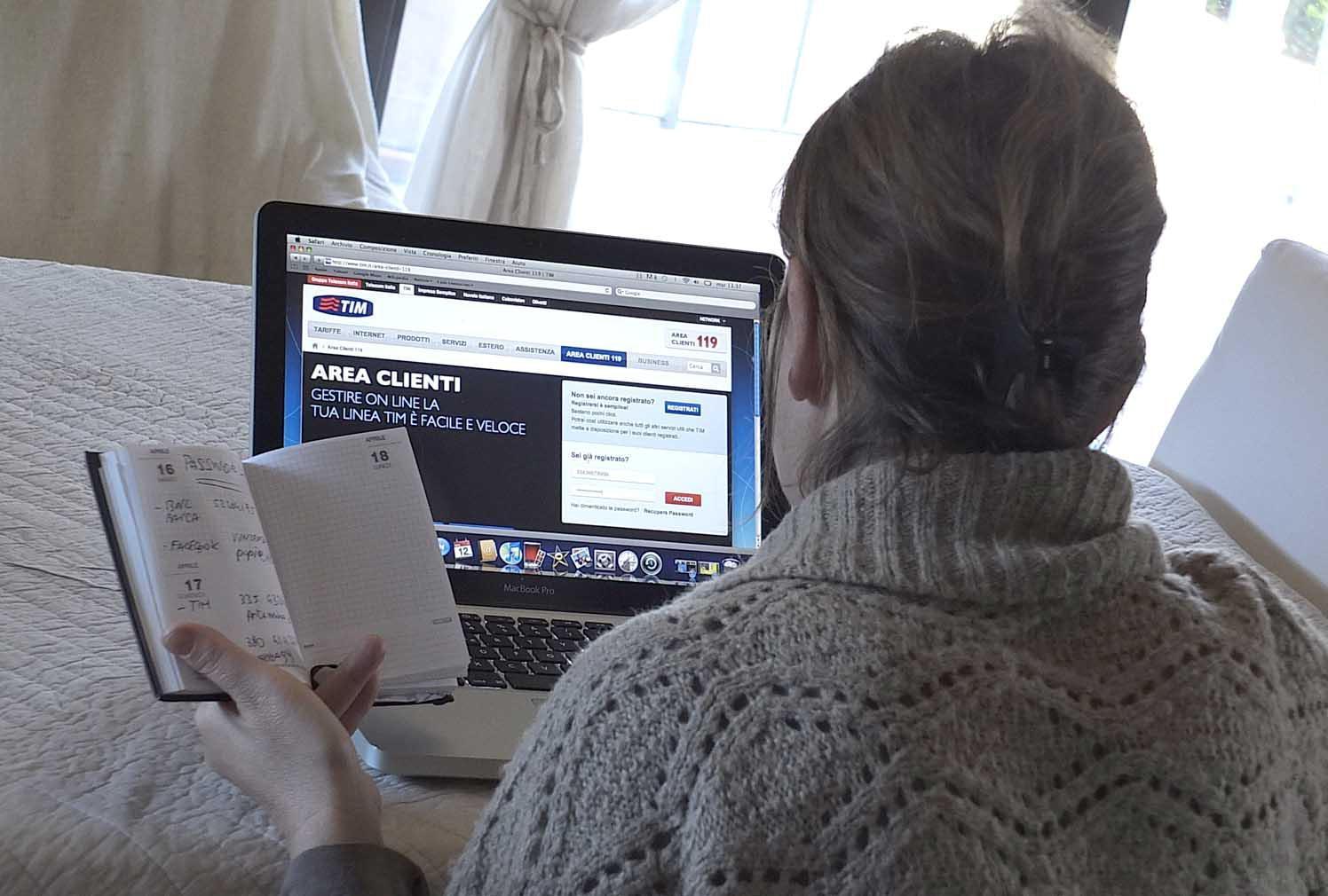 Truffe on line con prelievi da carta di credito (foto d’archivio)