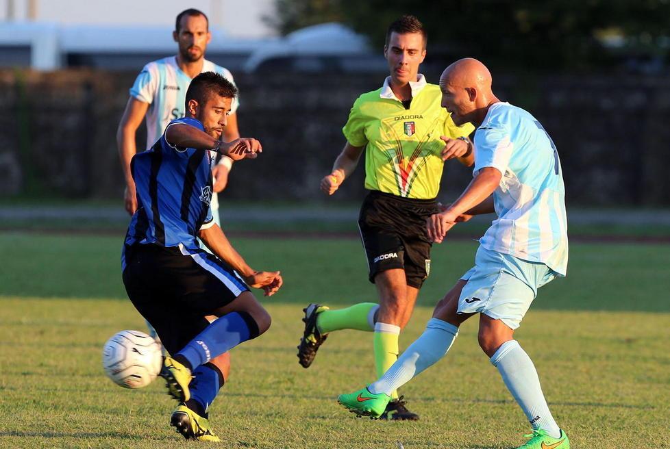 Un'azione del Montecatini Valdinievole (Foto Nucci)