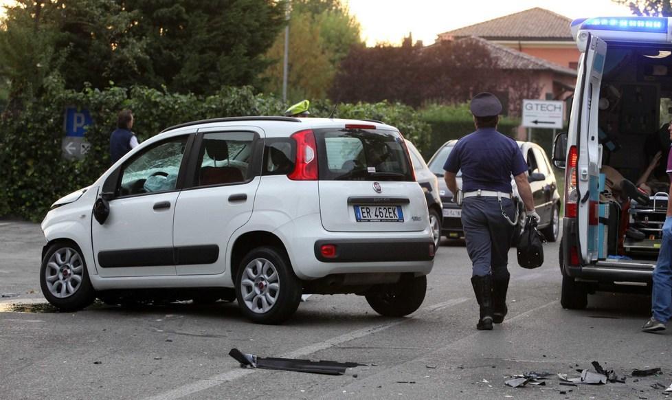 Scontro fra due auto, tre feriti: bloccata l'ex statale