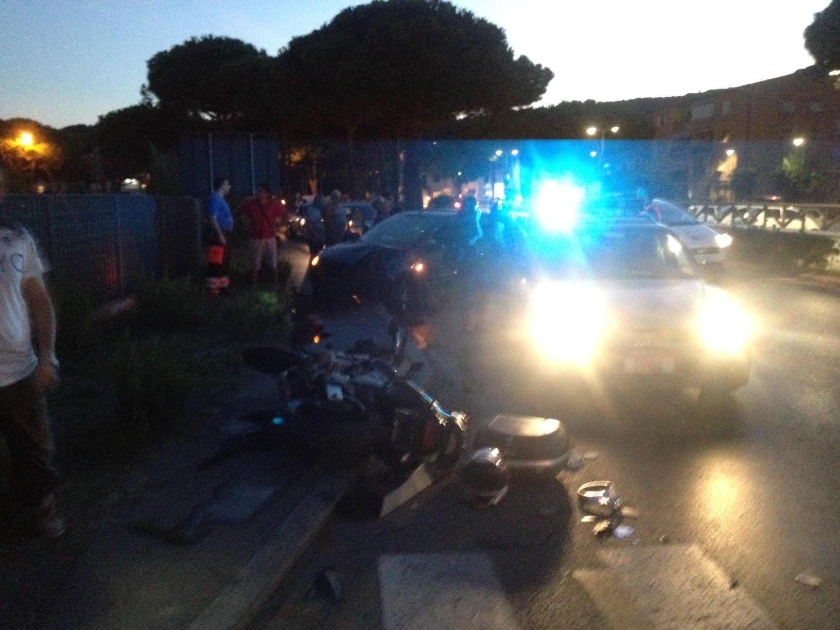 Frontale auto - moto in via Cacciò