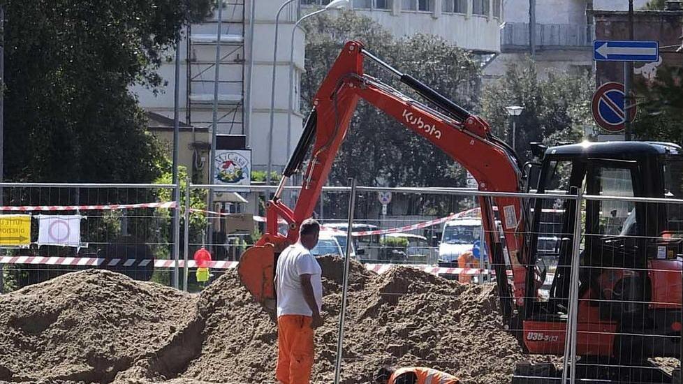 Ma a Tirrenia c’è speranza: via ai lavori