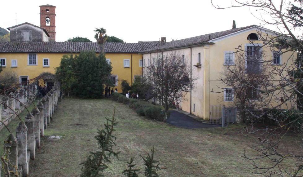 Profughi, il parroco apre le porte 