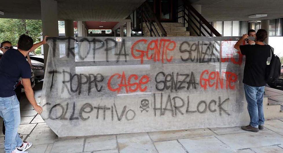 «Basta famiglie in strada» Presidio contro gli sfratti 