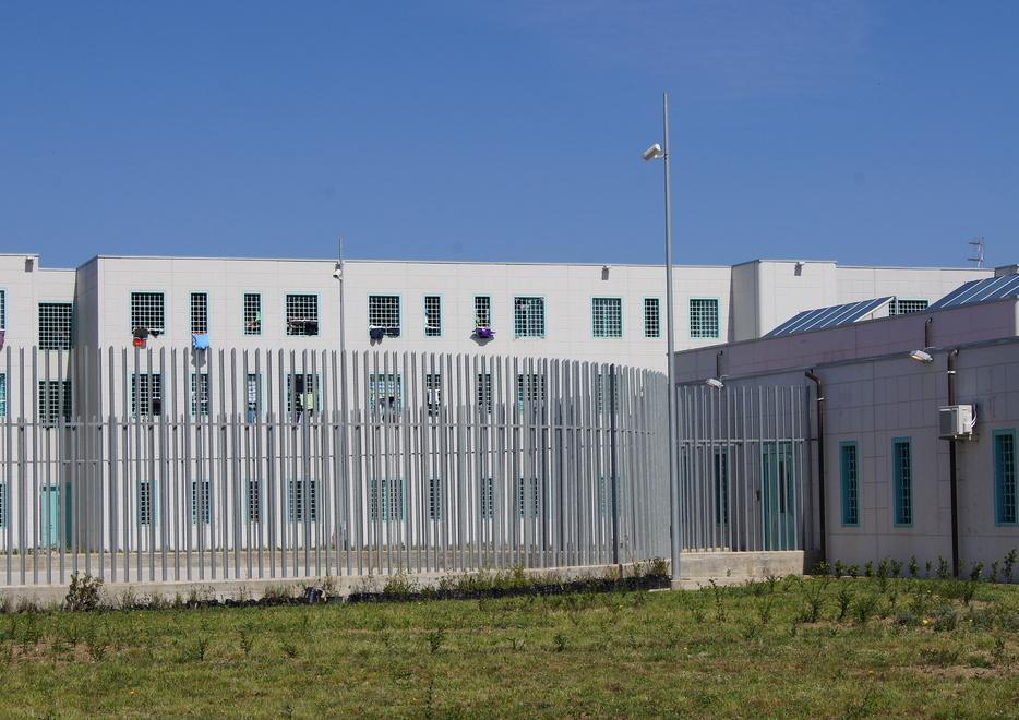 Carcere, 200 detenuti e organici ridotti 