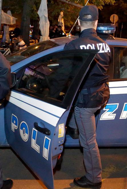 Cenano in cucina, i ladri svuotano la casa