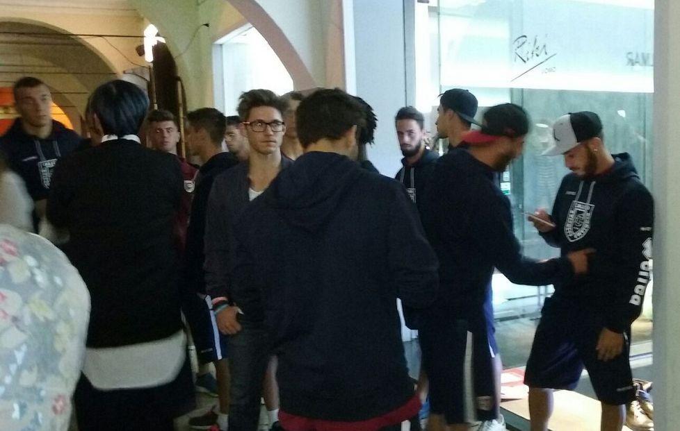 I granata ospiti della boutique Riki 