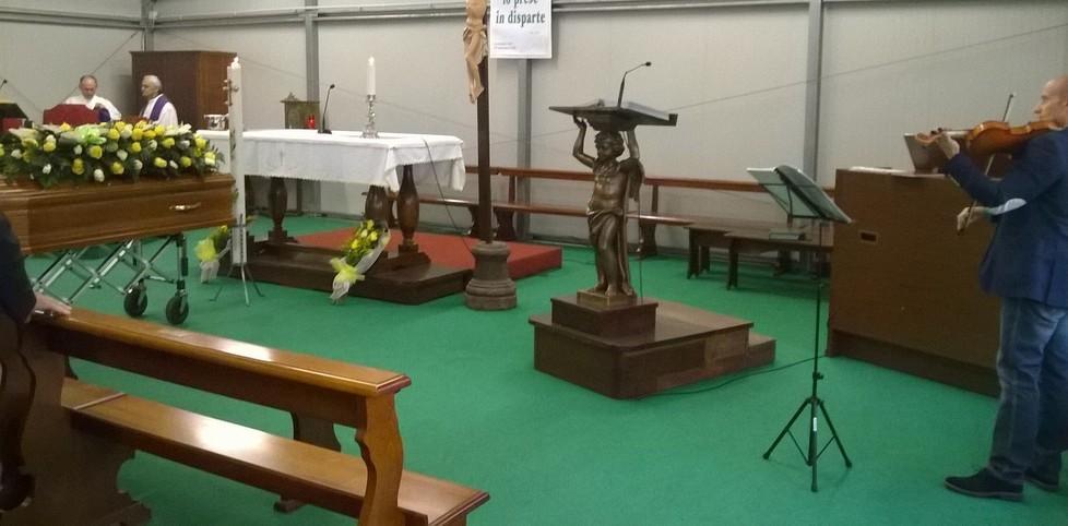 Il suono di un violino per l’addio ad Angelo 