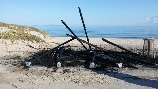 Sorso, bagni chimici in fiamme al quarto pettine 