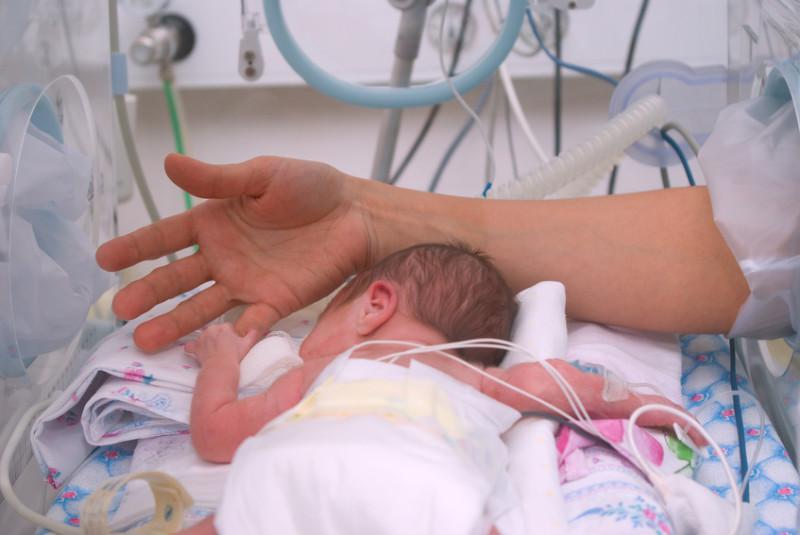 Un neonato e la sua mamma
