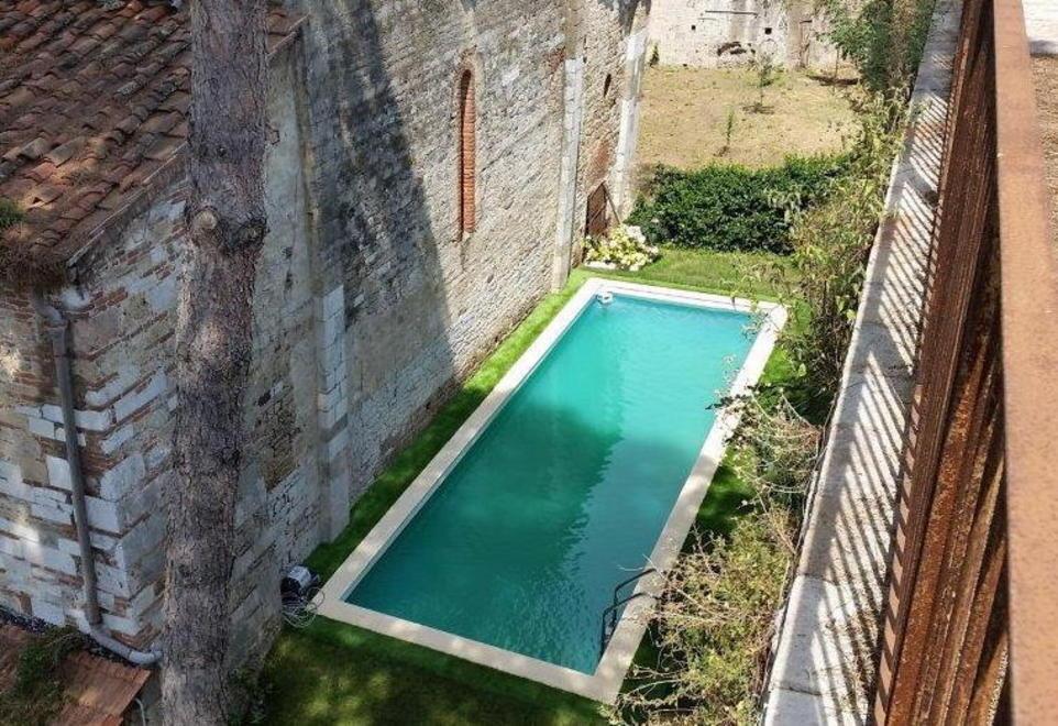 Piscina abusiva, primi passi verso la demolizione 