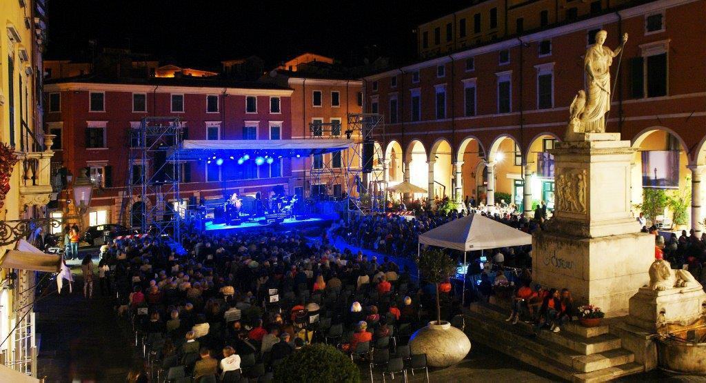 Il concerto di Noa a Con-vivere