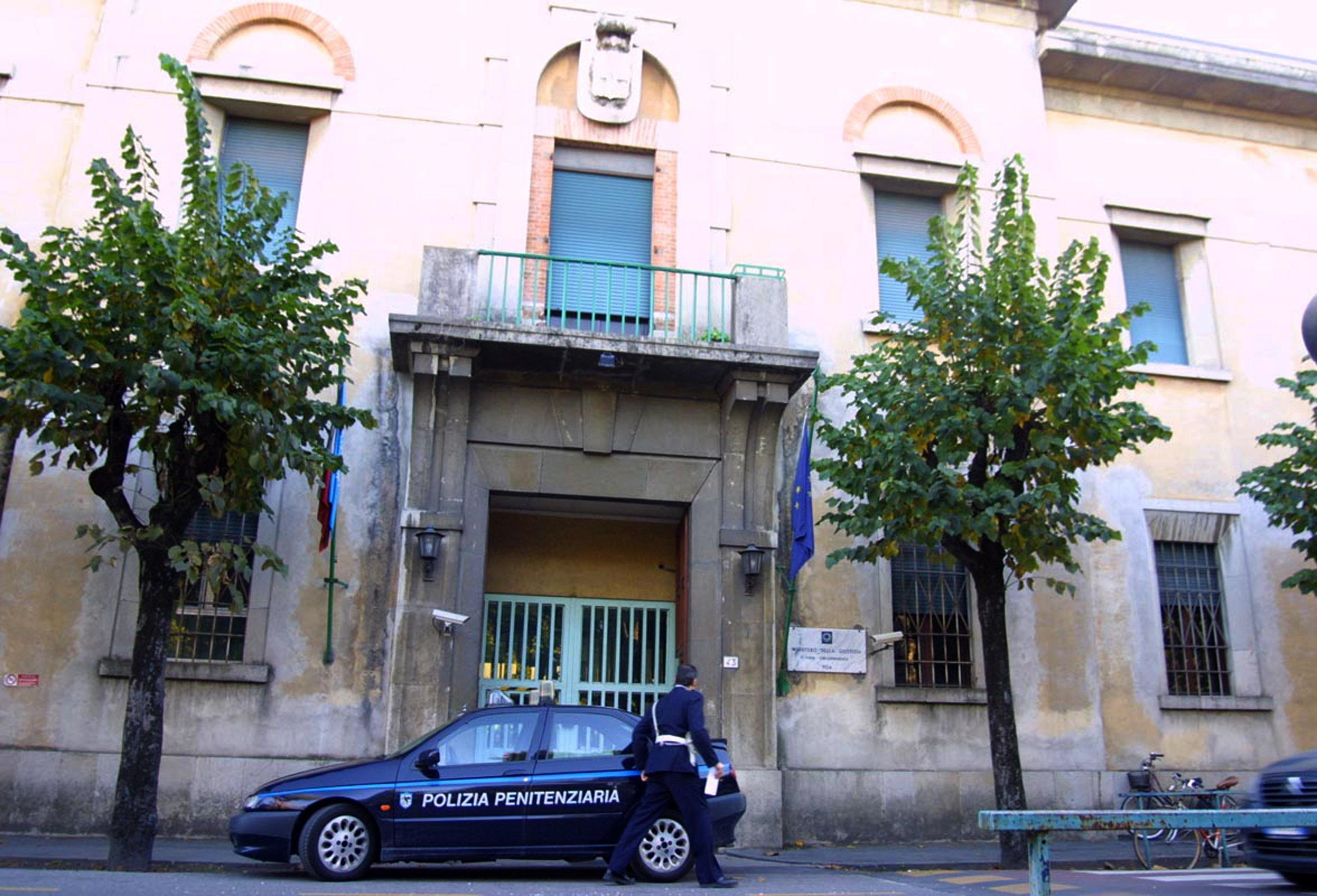 Carcere, nuova aggressione a due poliziotti
