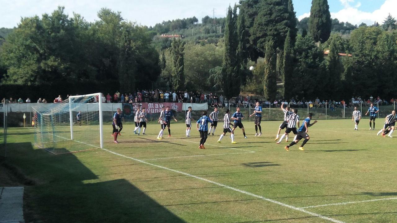 Un attacco dei nerazzurri nell'amichevole con il Porcari (pisachannel.tv)