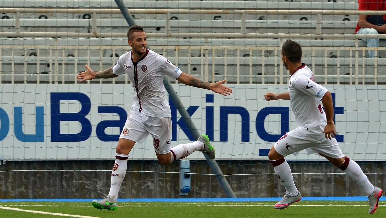 Battuto anche il Como (1-2): amaranto soli in vetta